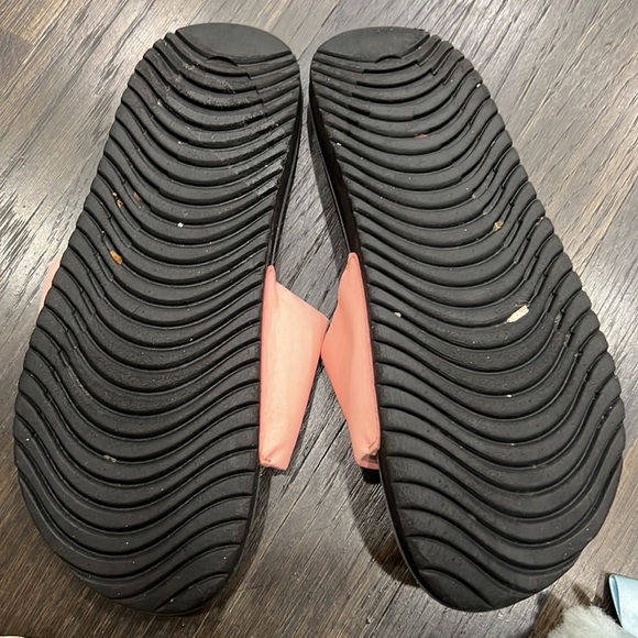 Used Nike Slides - Picture 3 of 3